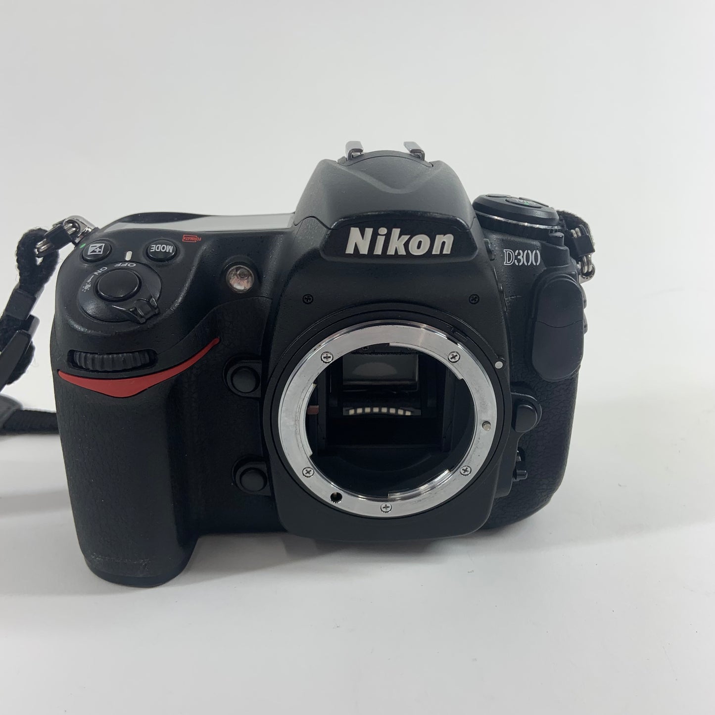 Nikon D300 12.3MP DSLR Camera With Nikkor AF S 18mm to 200mm ED VR Zoom Lens