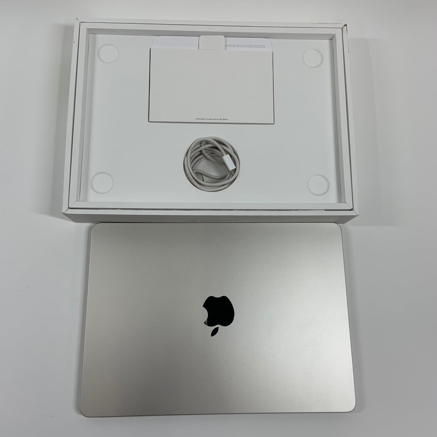 2024 Apple MacBook Air 13.6" M3 8C GPU 4.0GHz 16GB RAM 256GB SSD A3113