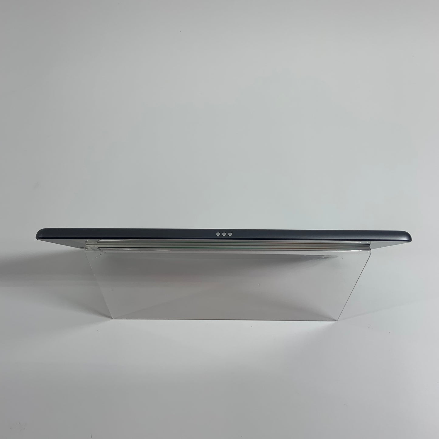 WiFi Only Apple iPad 9th Gen 64GB 17.5.1 Space gray MK2K3LL/A
