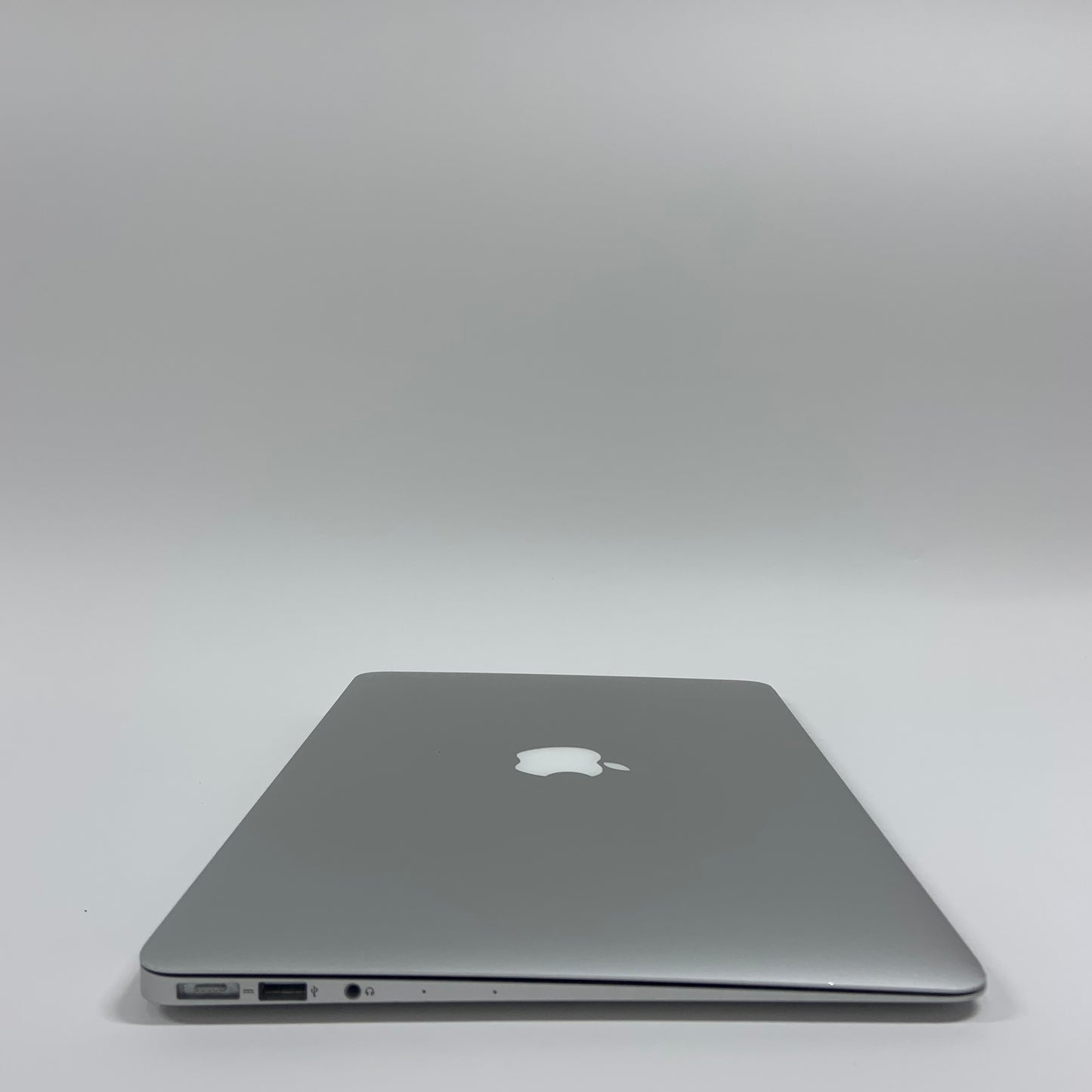 2017 Apple MacBook Air 13.3" i5 1.8GHz 8GB RAM 256GB SSD Silver A1466