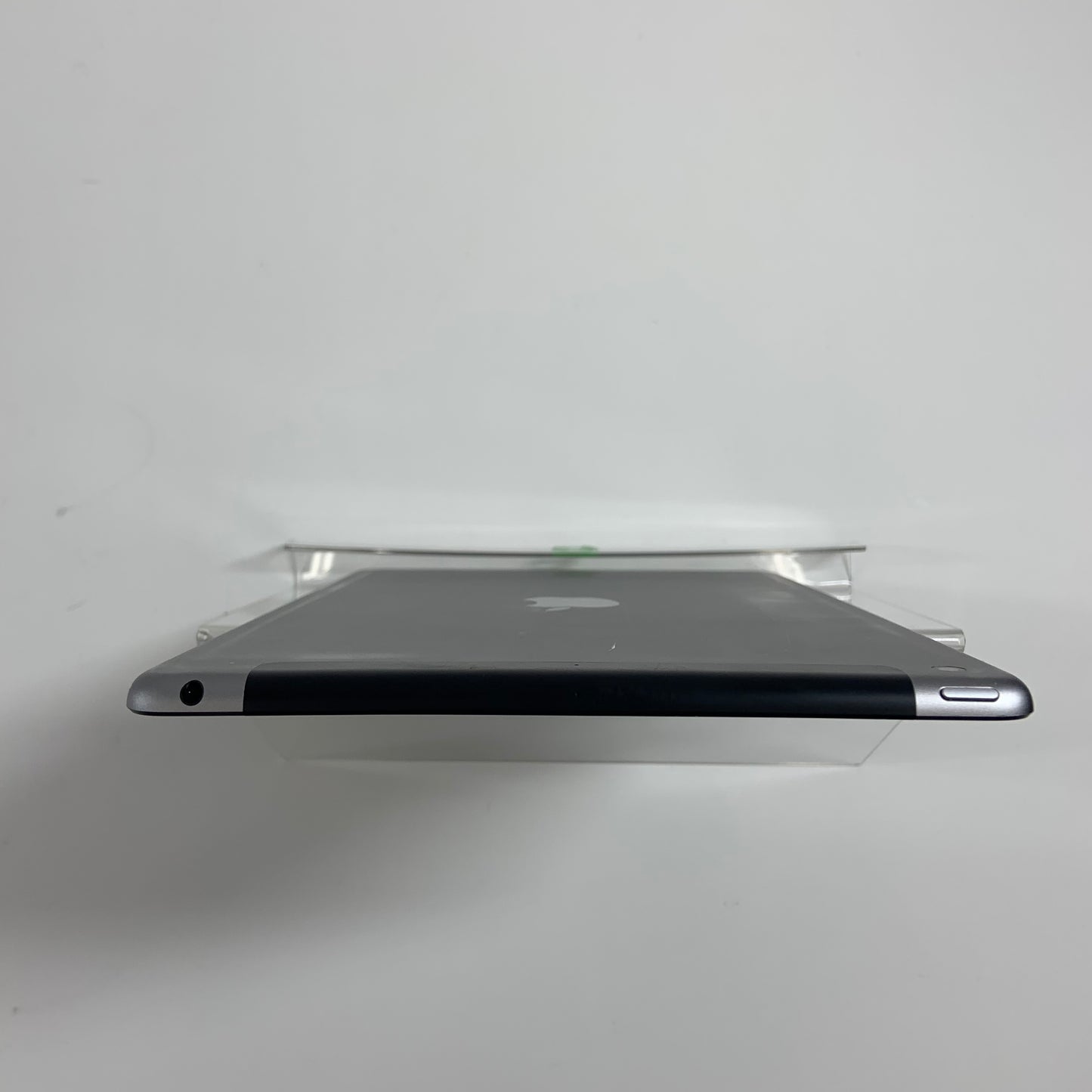 Unlocked Apple iPad 5th Gen 32GB 13.5.1 Space gray MP242LL/A