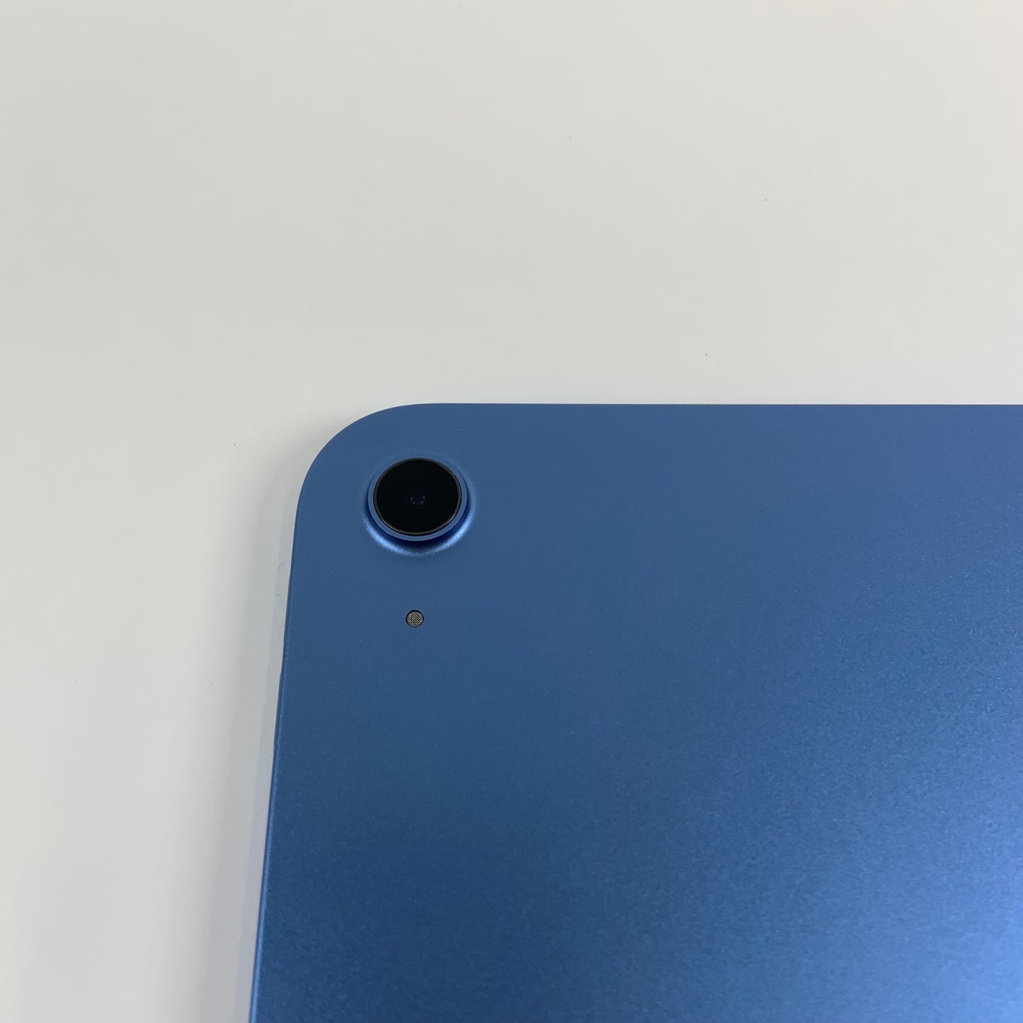 WiFi Only Apple iPad 10th Gen 64GB Blue MPQ13LL/A MINT