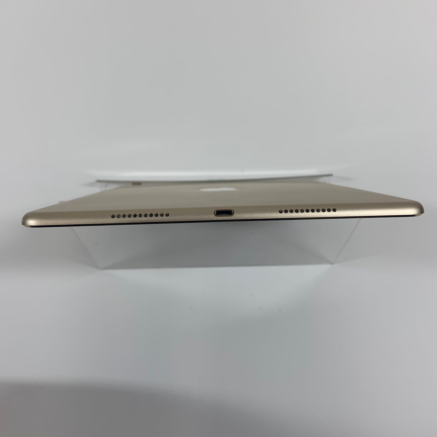 WiFi Only Apple iPad Pro 10.5" 64GB 17.7.6 MDX2LL/A Cracked Screen