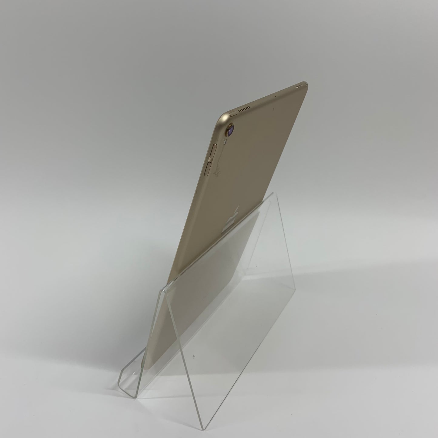WiFi Only Apple iPad Pro 10.5" 64GB 17.7.6 MDX2LL/A Cracked Screen