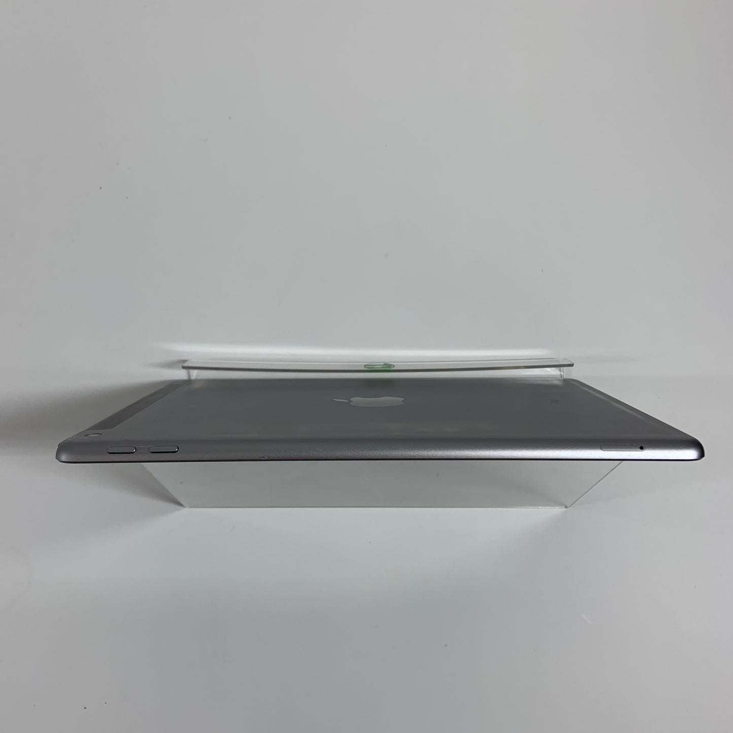 Unlocked Apple iPad 5th Gen 32GB 13.5.1 Space gray MP242LL/A