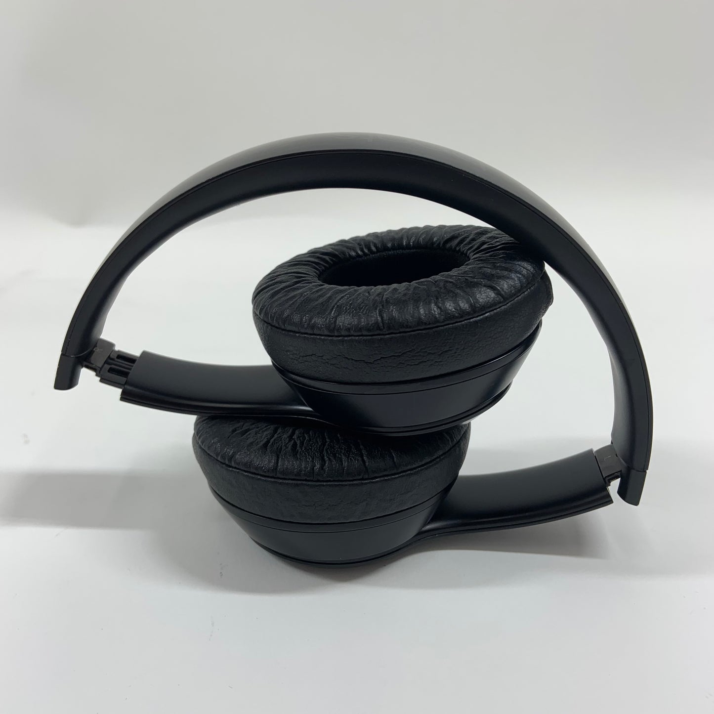 Beats Solo3 Wireless On-Ear Bluetooth Headphones -BROKEN HINGE