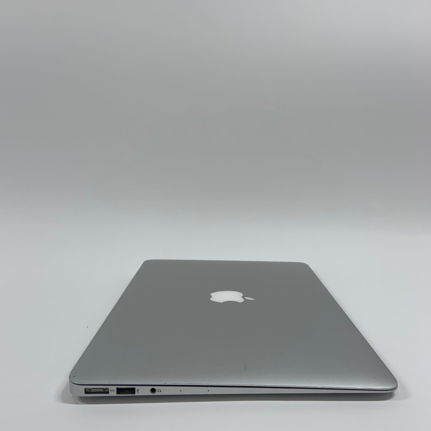 2017 Apple MacBook Air 13.3" i5 1.8GHz 8GB RAM 256GB SSD Silver A1466