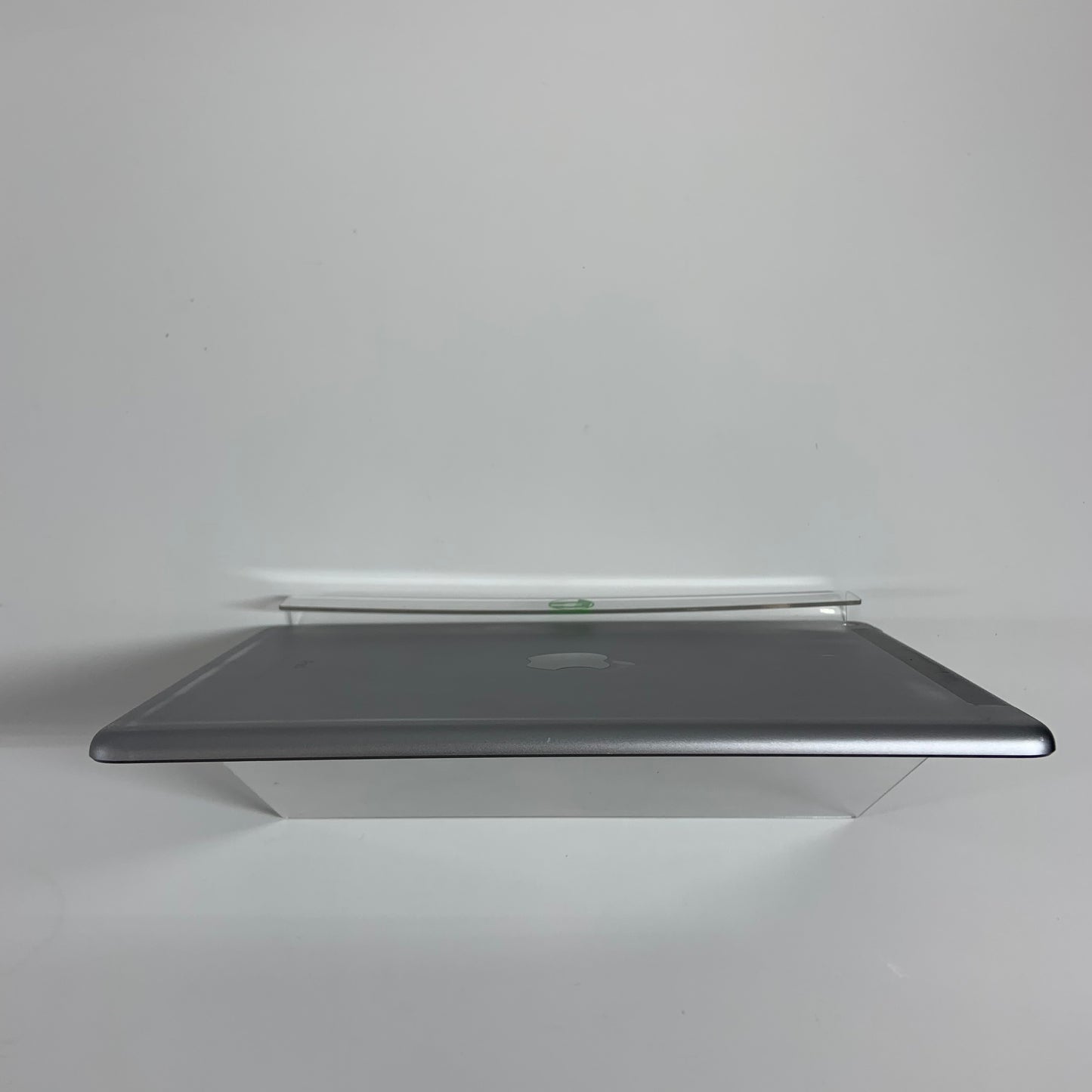 Unlocked Apple iPad 5th Gen 32GB 13.5.1 Space gray MP242LL/A
