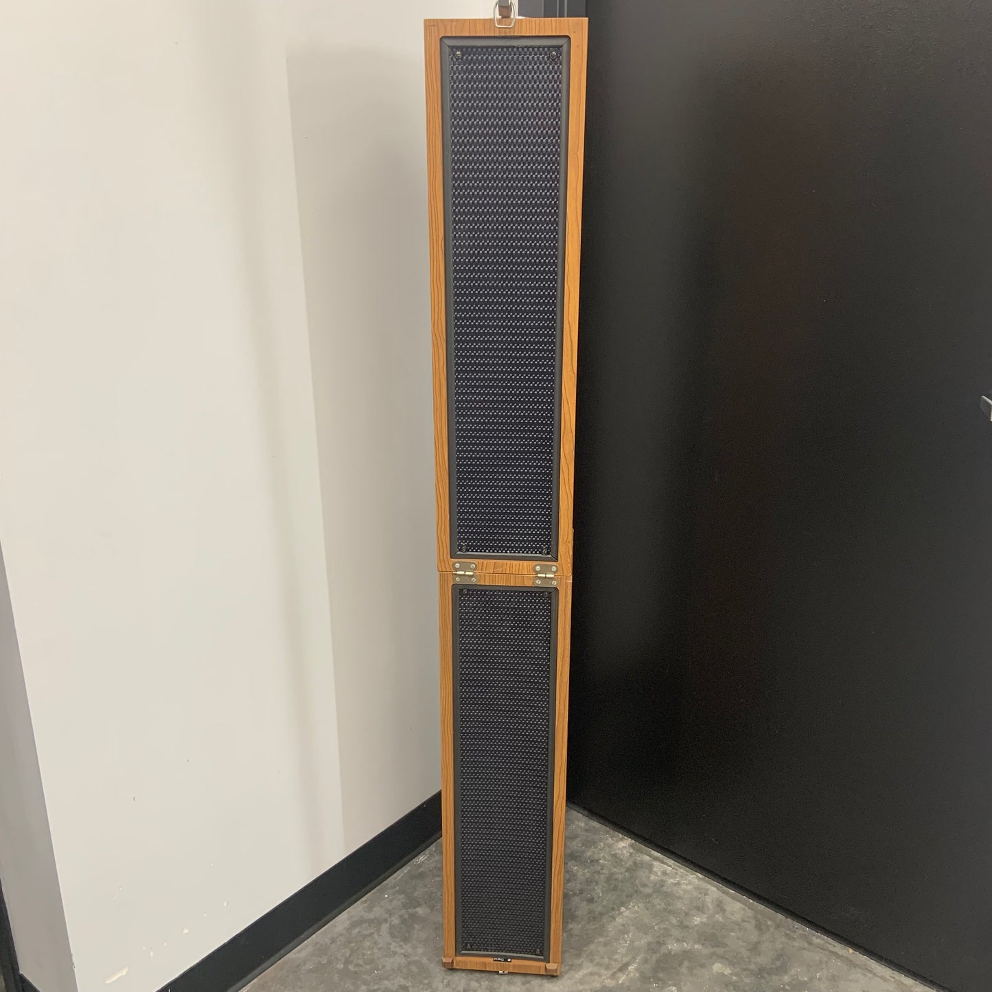 Yak Stack Speaker Column Square/Round Dancing Wood