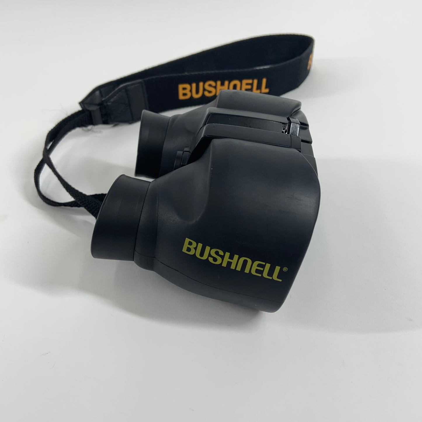 BUSHNELL Xtra-Wide 900 Field of View Binoculars 13-0421