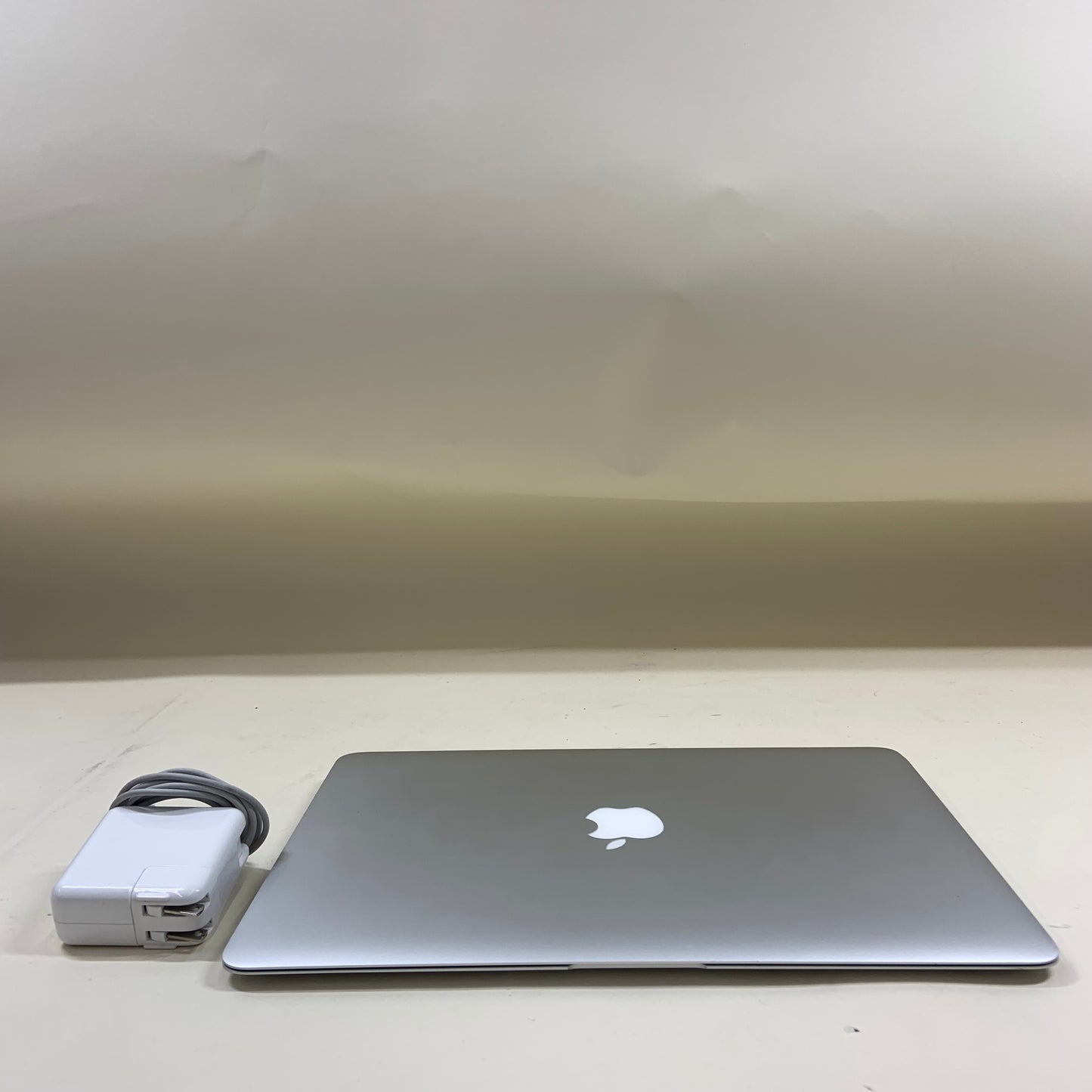 2015 Apple MacBook Air 13.3" i5 1.6GHz 8GB RAM 128GB SSD Silver A1466