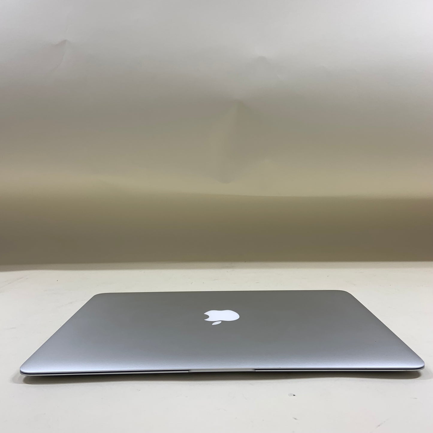 2015 Apple MacBook Air 13.3" i5 1.6GHz 8GB RAM 128GB SSD Silver A1466