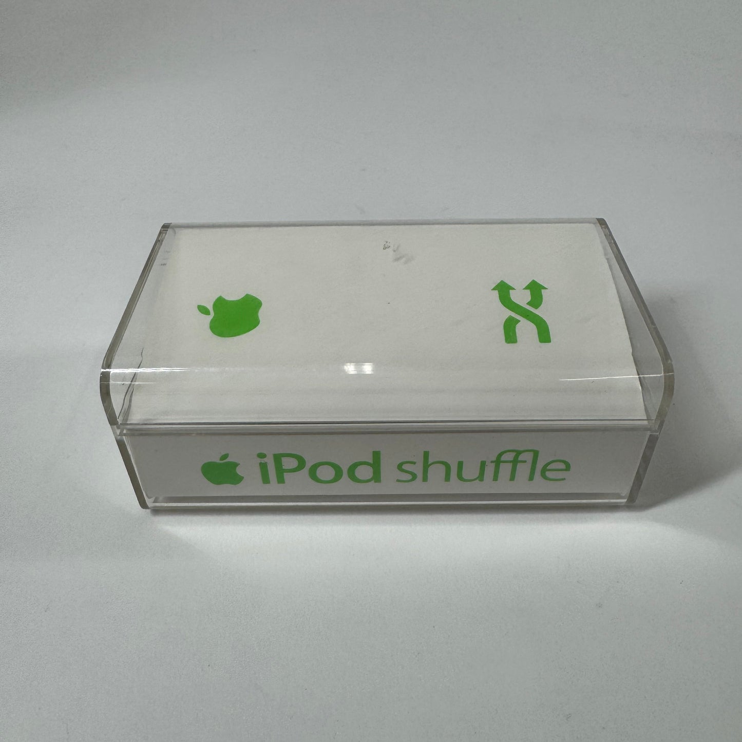 Apple iPod Shuffle 2nd Gen 1GB Silver A1204