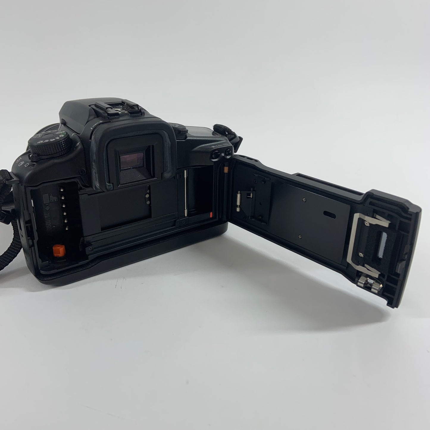 Canon EOS Elan 7 35MM SLR Film Camera with 28-90mm Lens