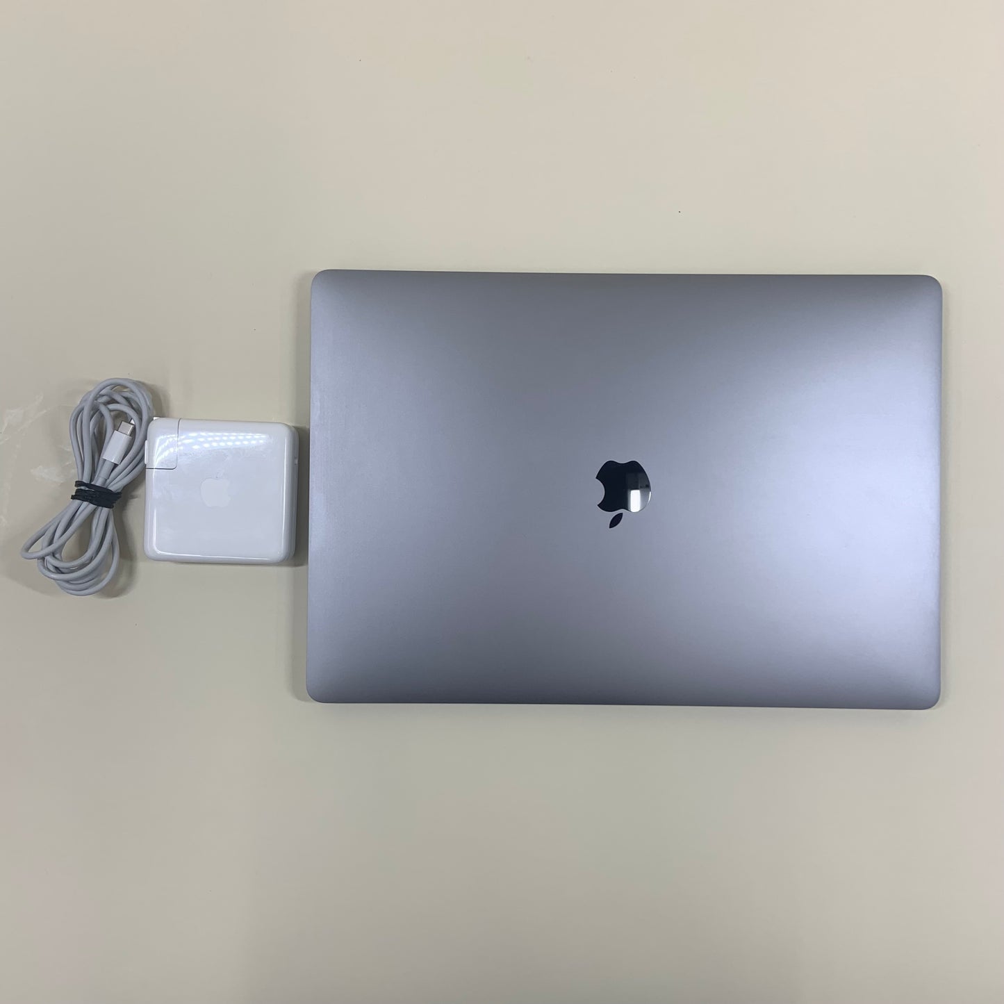 2019 Apple MacBook Pro 16" i7 2.6GHz 16GB RAM 512GB SSD Silver A2141