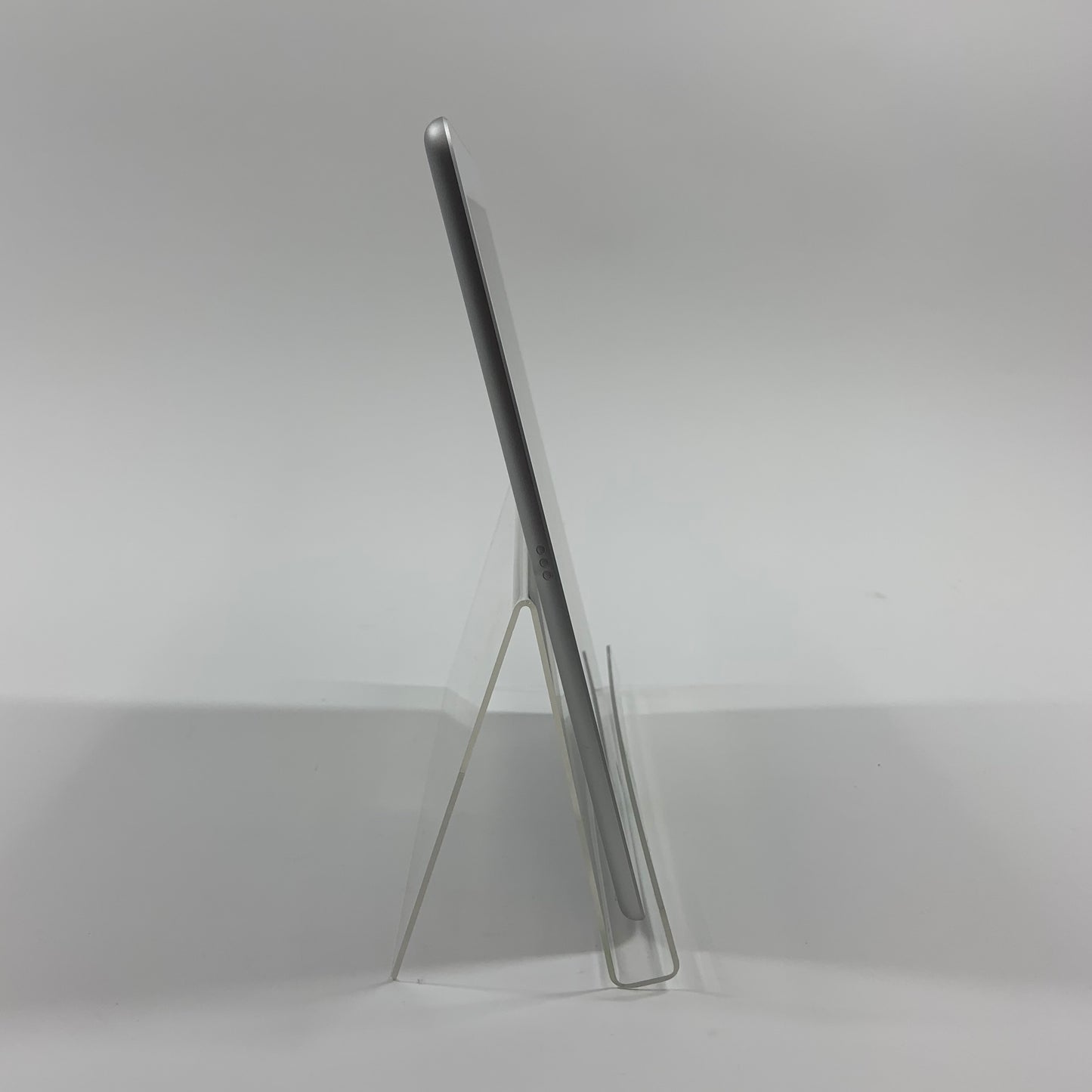 WiFi Only Apple iPad 7th Gen 128GB 18.3 SILVER MW782LL/A