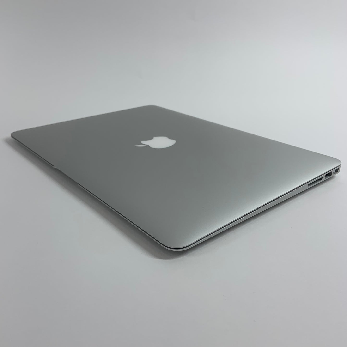 2015 Apple MacBook Air 13.3" i5 1.6GHz 8GB RAM 256GB SSD Silver A1466