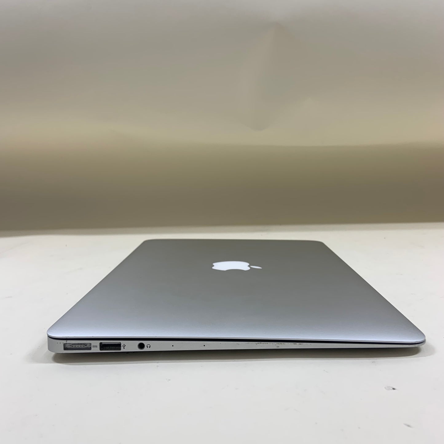 2015 Apple MacBook Air 13.3" i5 1.6GHz 8GB RAM 128GB SSD Silver A1466