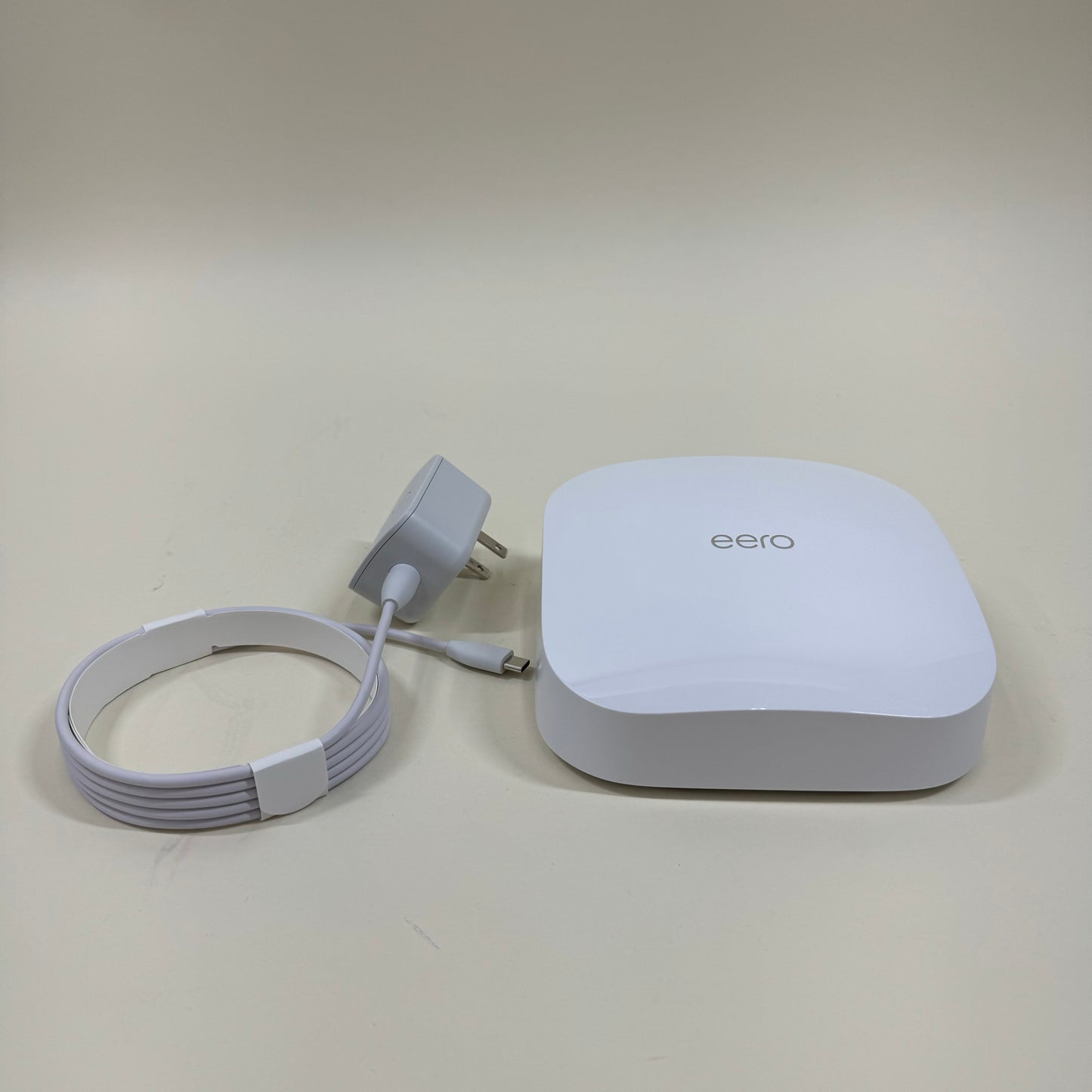 eero pro 6E Tri Band K010001 Wireless mesh router