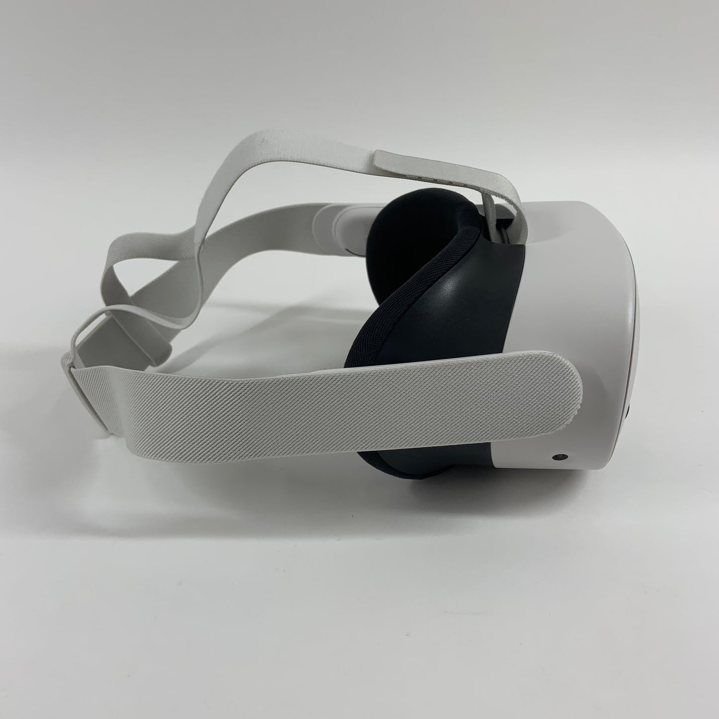 Meta Quest 3S 128GB Standalone All-in-One VR Headset P97