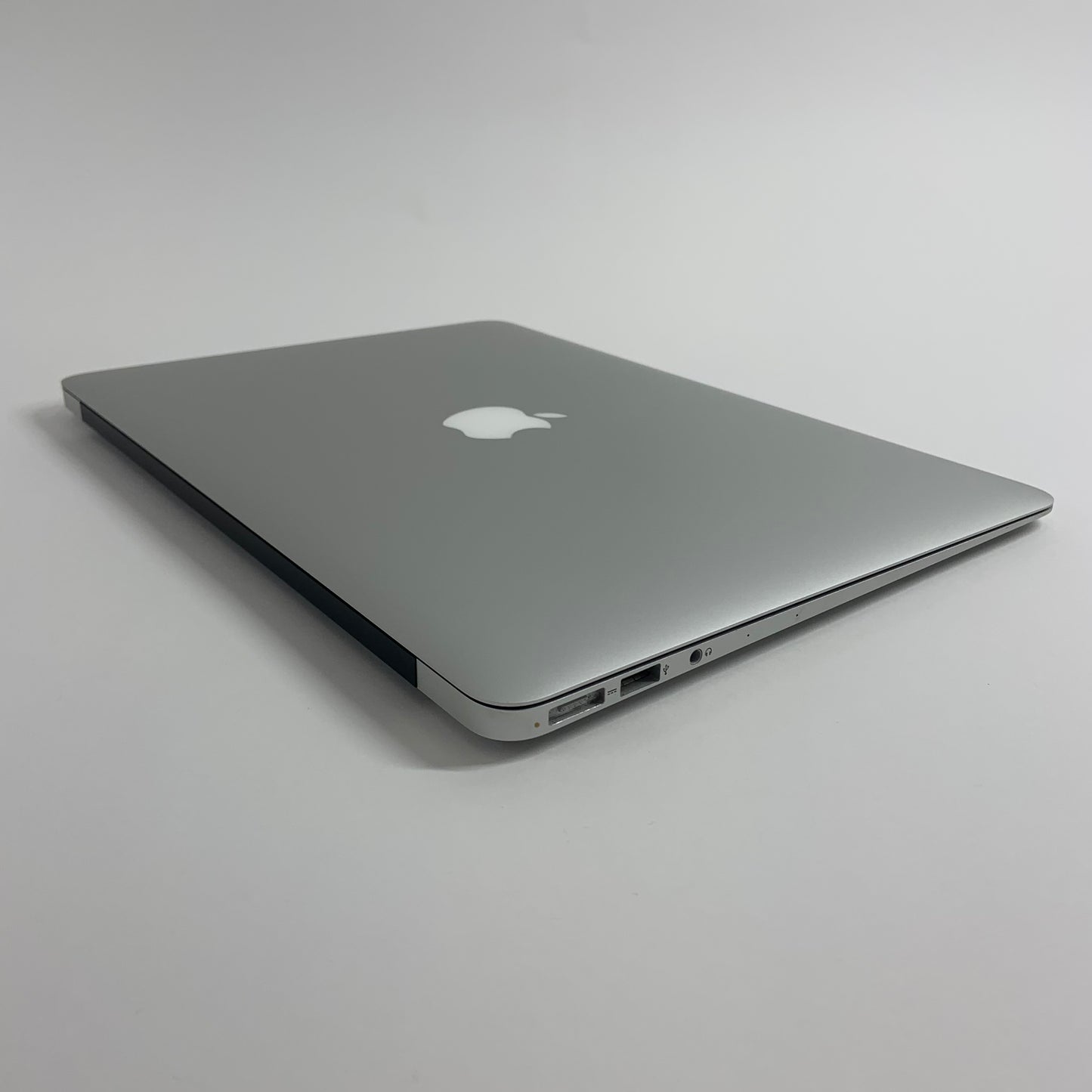 2015 Apple MacBook Air 13.3" i5 1.6GHz 8GB RAM 256GB SSD Silver A1466