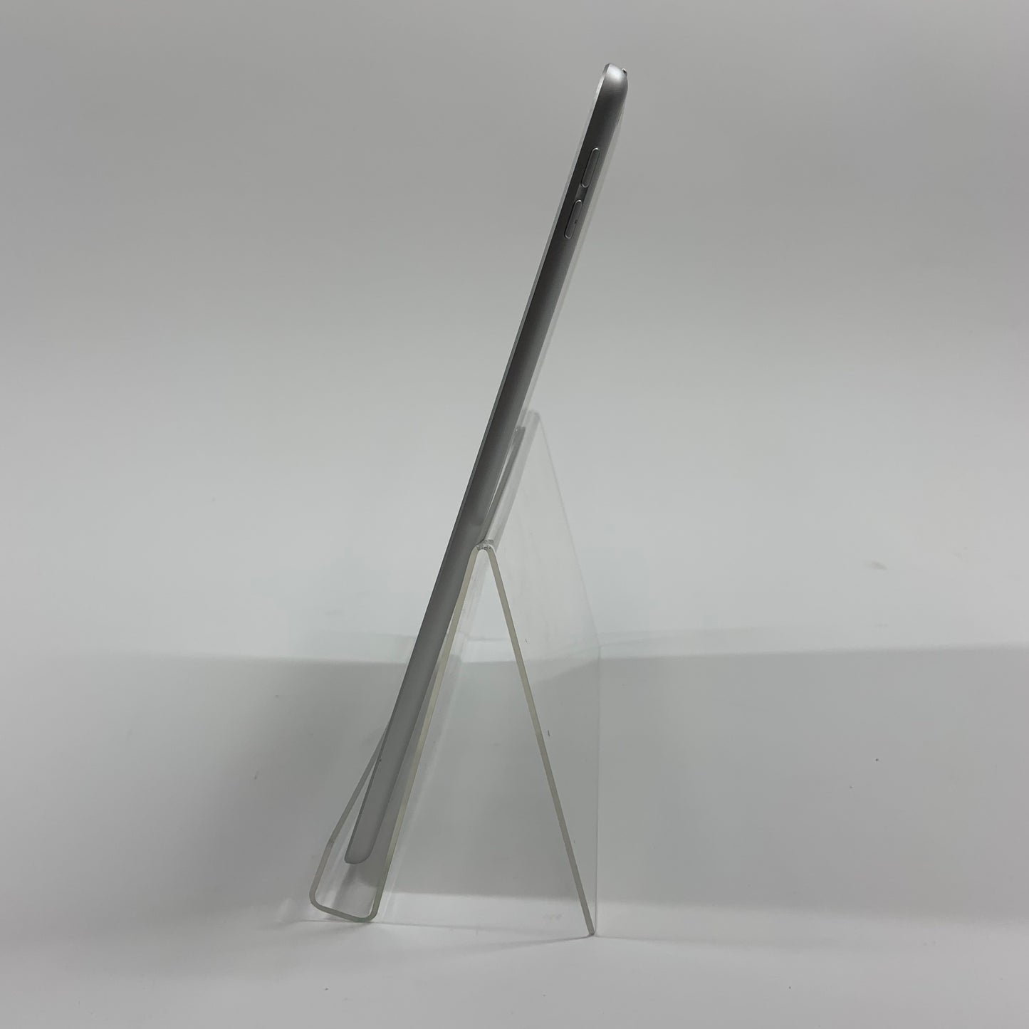 WiFi Only Apple iPad 7th Gen 128GB 18.3 SILVER MW782LL/A
