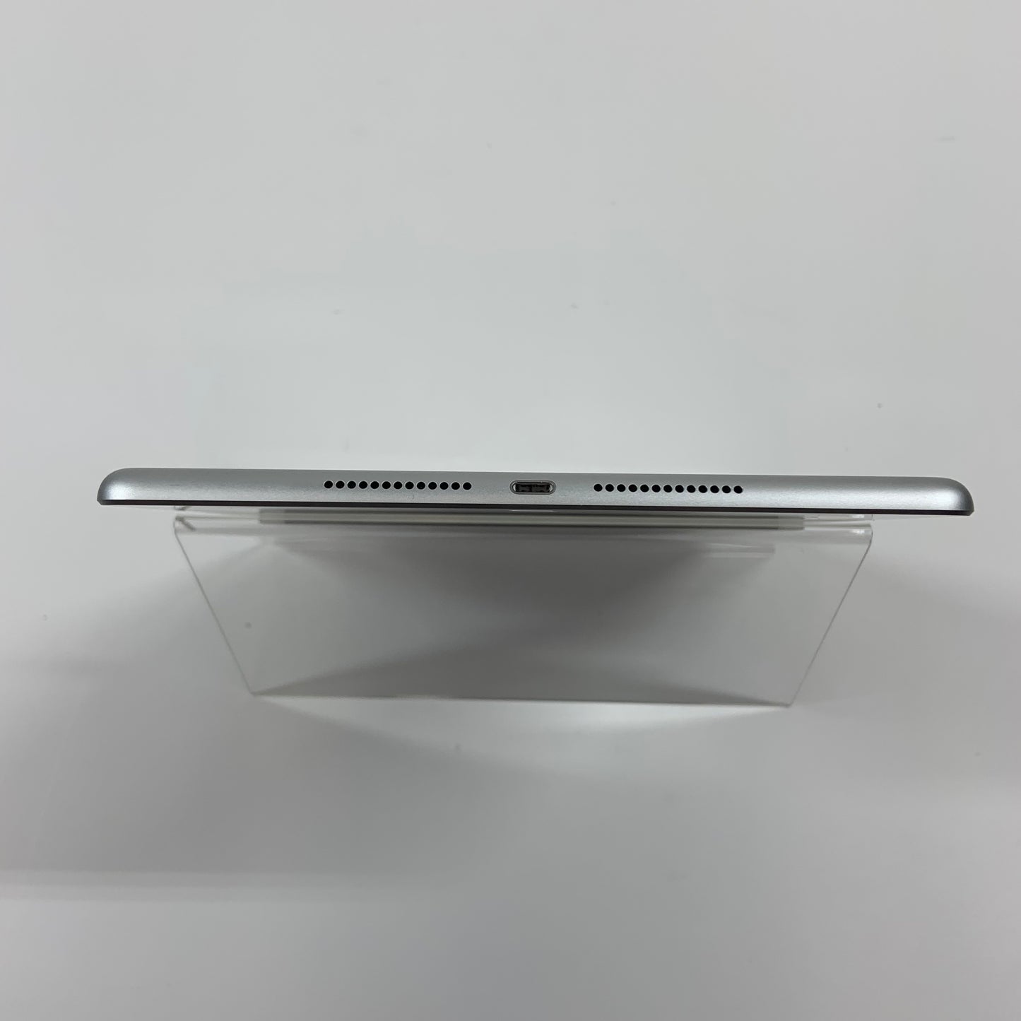 WiFi Only Apple iPad 7th Gen 128GB 18.3 SILVER MW782LL/A
