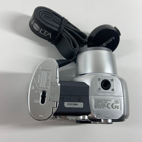 Konica Minolta Dimage Z1 3.2 MP SLR-styled compact digital camera