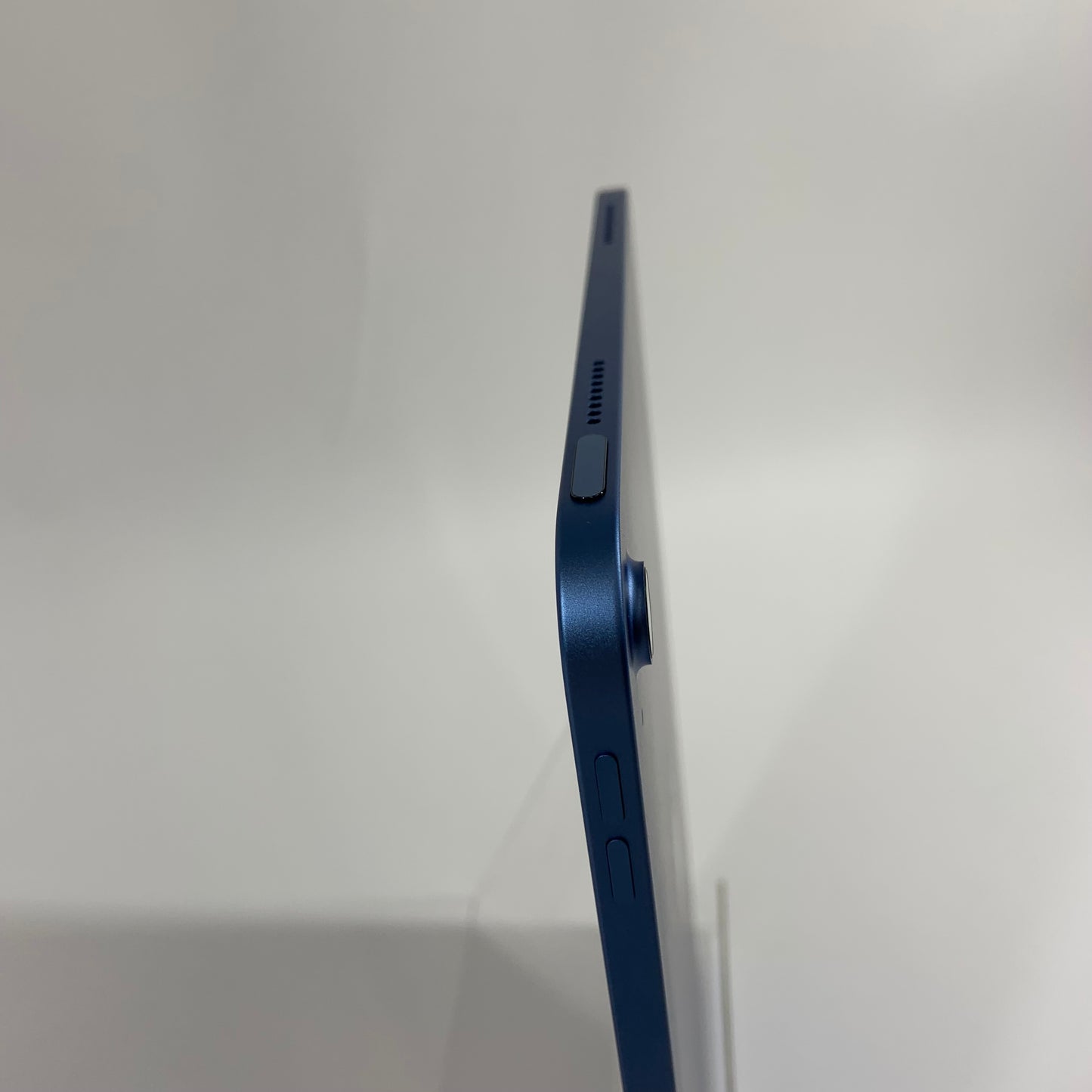 WiFi Only Apple iPad 10th Gen 64GB Blue MPQ13LL/A MINT